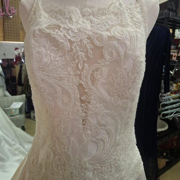 St. Patrick "Alysa" Wedding Gown (Unaltered) - Picture 3 of 13